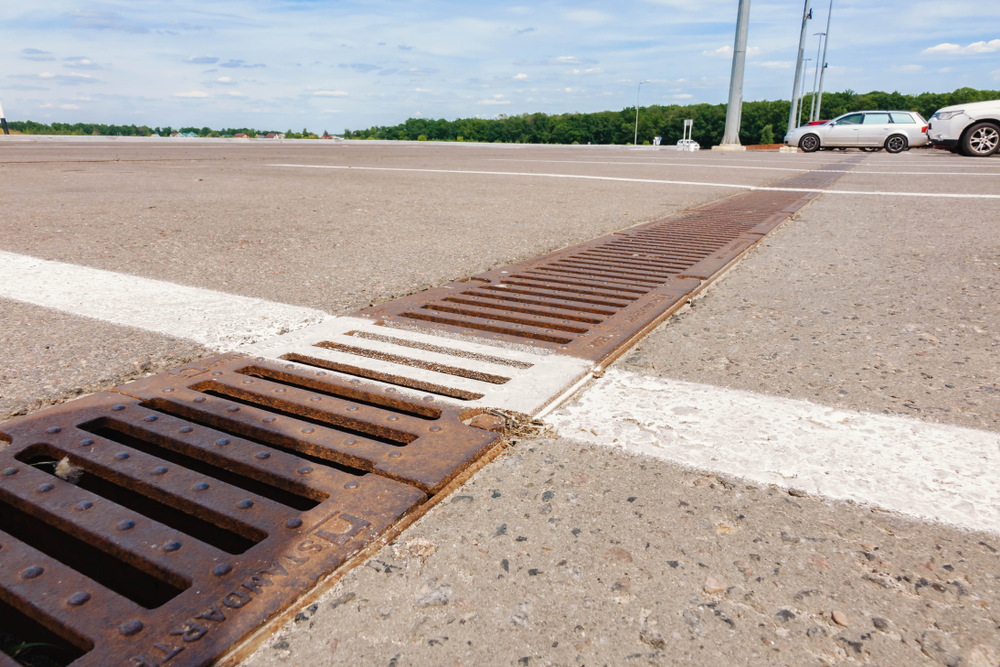 Water,grate,in,the,parking,lot.